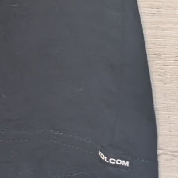 VOLCOM - HAWAII For A Hula Va Good Tme Hawaiian Girl Mens T Shirt Size M - Picture 4 of 4